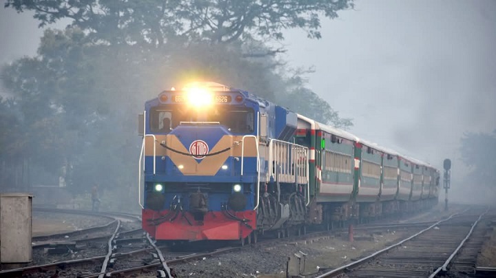 ট্রেন চলাচল শুরু