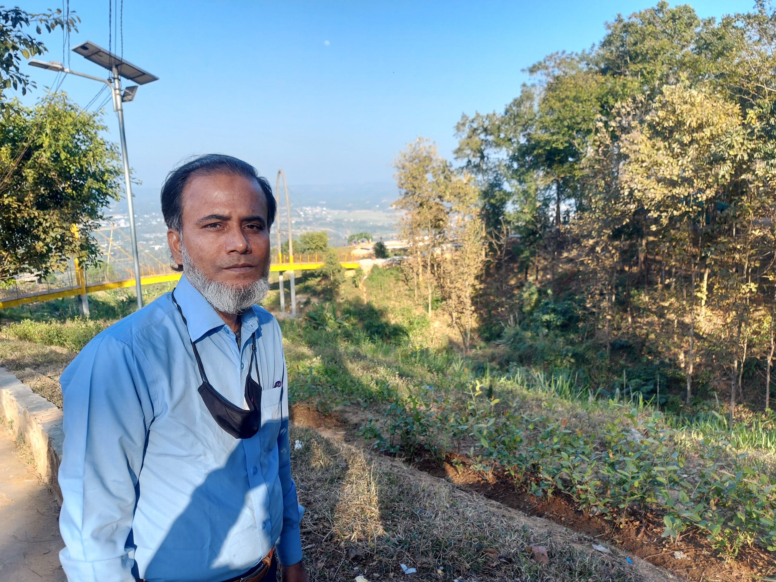 ভালোবাসা ও নির্যাতনের দ্বন্দ্ব পুরুষের হাত: ভালোবাসা ও নির্যাতনের দুই রূপ