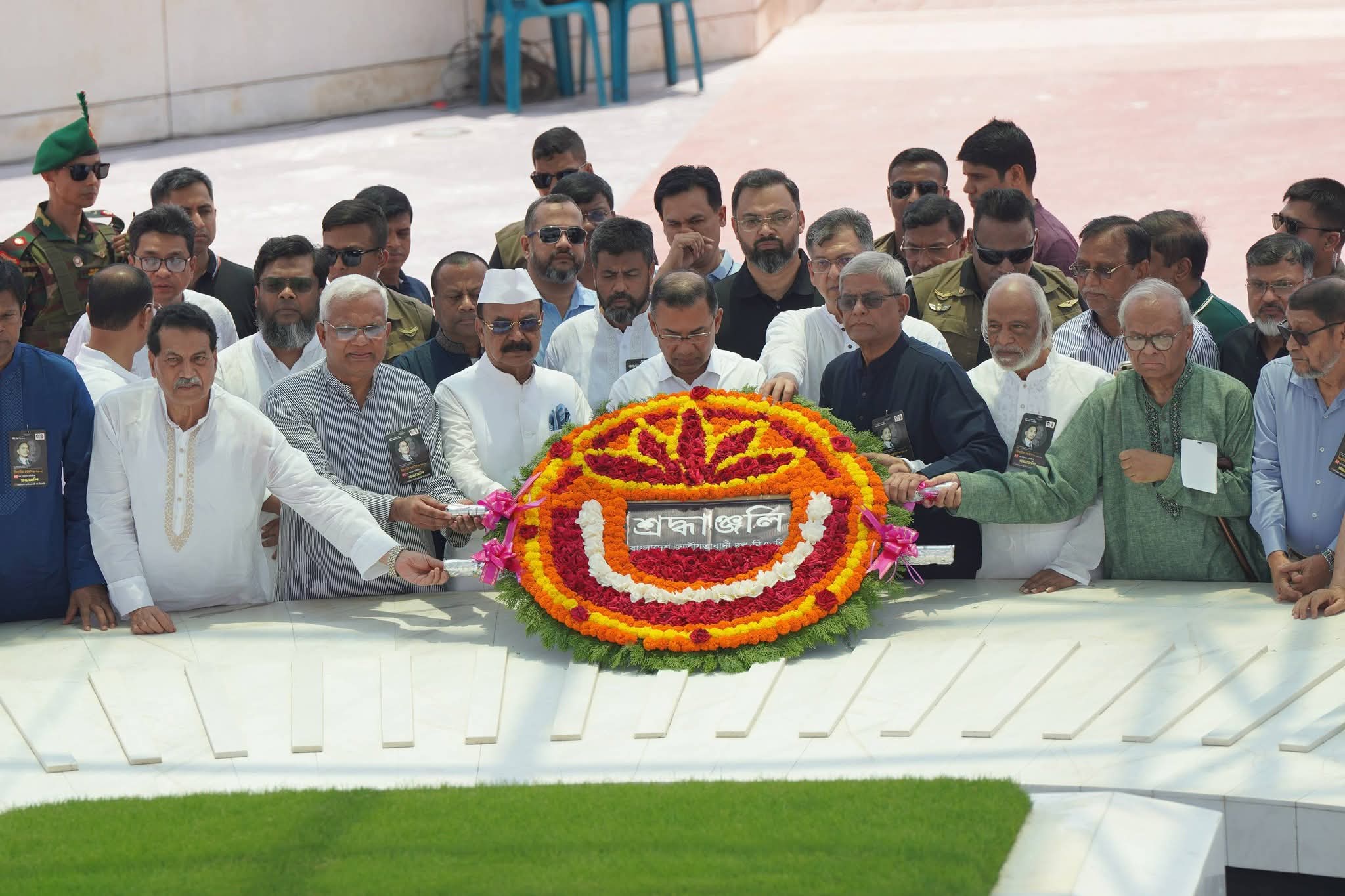 শহীদ রাষ্ট্রপতি জিয়াউর রহমানের শাহাদাতবার্ষিকীতে মাজারে প্রধানমন্ত্রীর শ্রদ্ধা নিবেদন