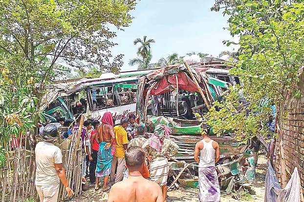 ঈদের ছুটিতে সড়কে ঝরল ৭৯ প্রাণ, উদ্বেগ বাড়াচ্ছে মোটরসাইকেল দুর্ঘটনা