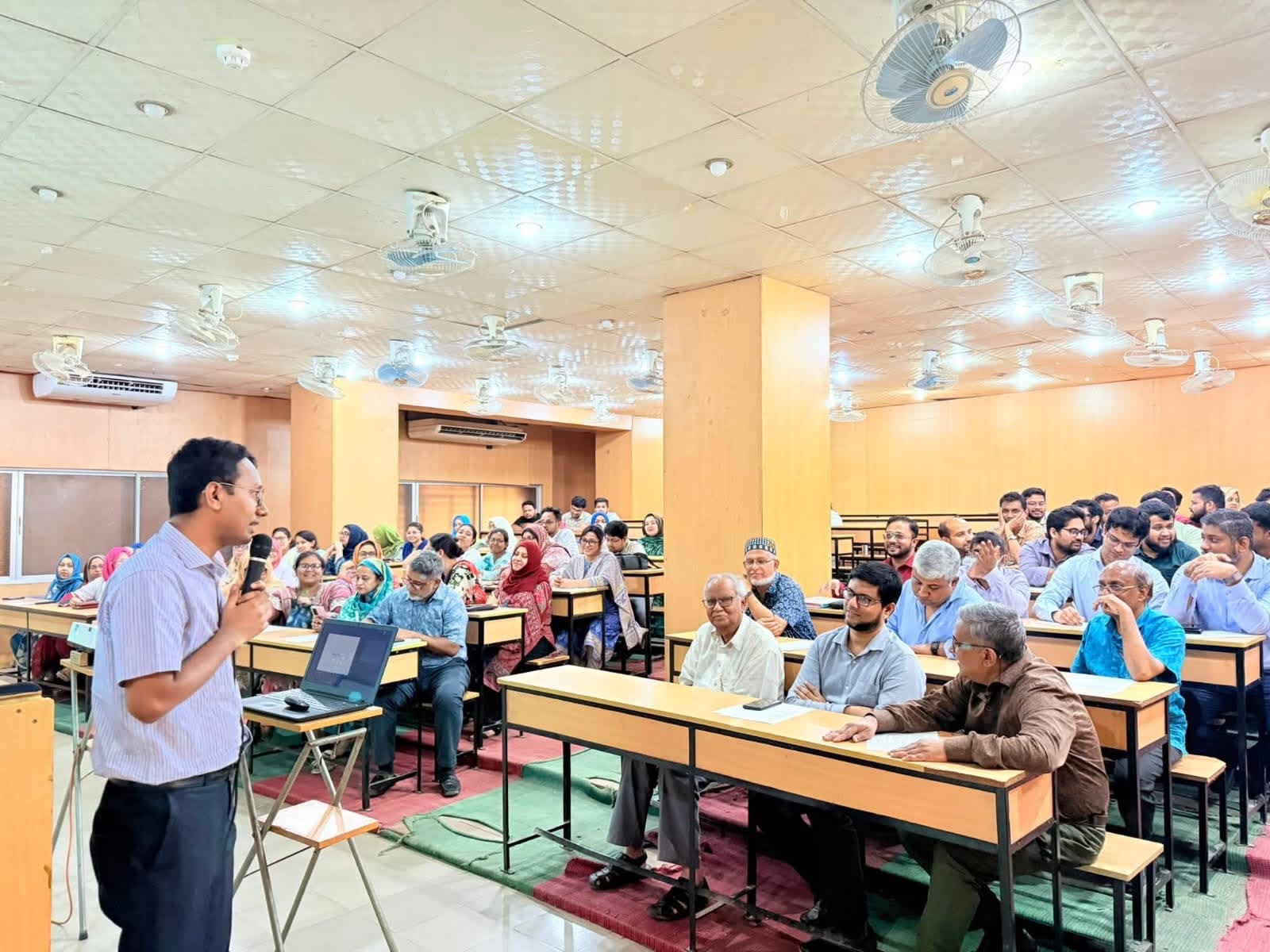 ঢাকা কমিউনিটি মেডিকেল কলেজে আধুনিক প্লাস্টিক ও পুনর্গঠনমূলক সার্জারি বিষয়ে আলোচনা